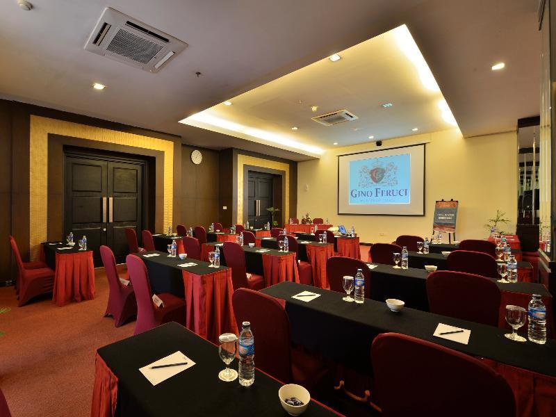 Gino Feruci Kebon Jati By Kagum Hotels Бандунг Екстериор снимка