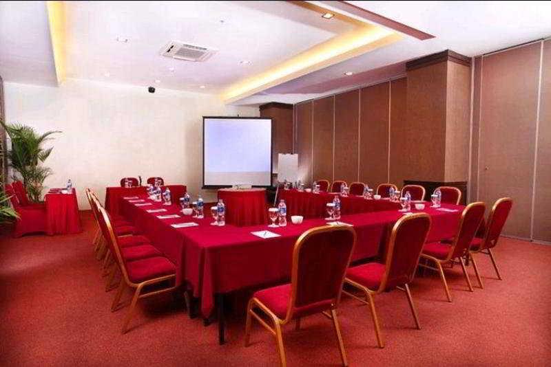 Gino Feruci Kebon Jati By Kagum Hotels Бандунг Екстериор снимка