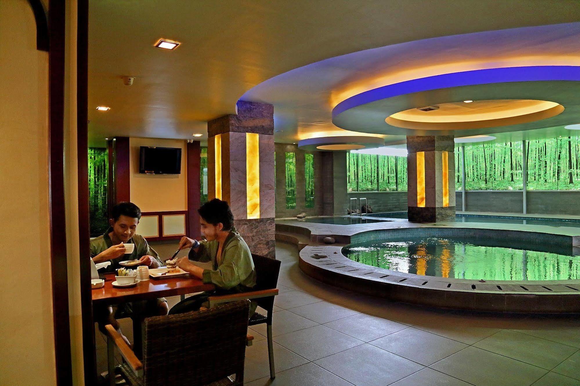 Gino Feruci Kebon Jati By Kagum Hotels Бандунг Екстериор снимка