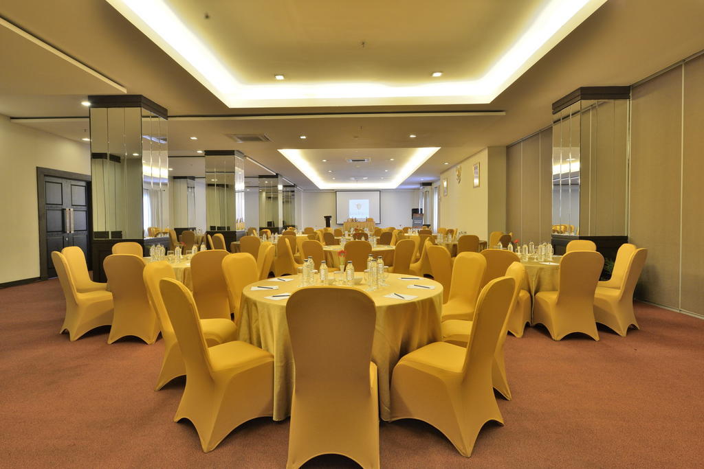 Gino Feruci Kebon Jati By Kagum Hotels Бандунг Екстериор снимка